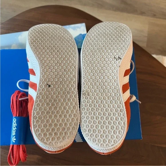 Adidas Gazelle red suede Women size 8 - Picture 8 of 8